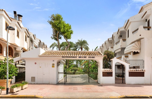 Apartment 'Isa Beach ' with Shared Pool, Wi-Fi and Air Conditioning
