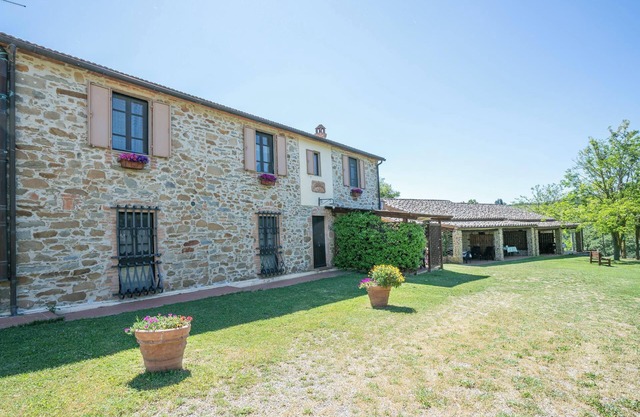 Ferienwohnung Il Pero mit Terrasse, Gemeinschaftspool und WLAN