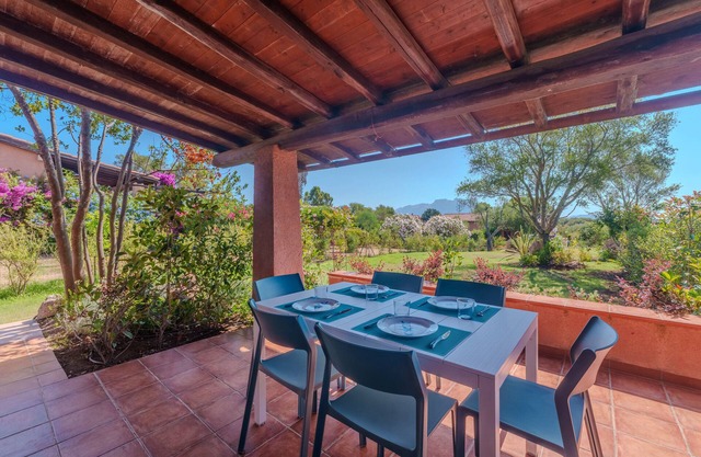 Apartment 'I Sugheri' with Private Terrace, Private Garden and Air Conditioning
