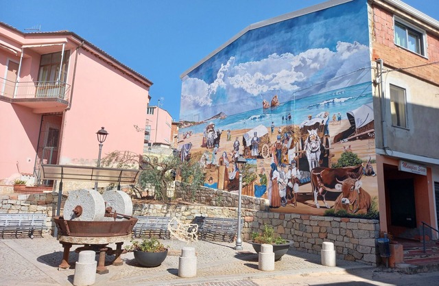 Apartment 'Il Cinghiale Bianco' with Balcony, Wi-Fi and Air Conditioning