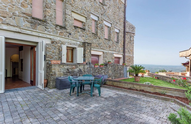 Ferienwohnung 'Il Nido Toscano' mit Bergblick, privater Terrasse und eigenem Garten