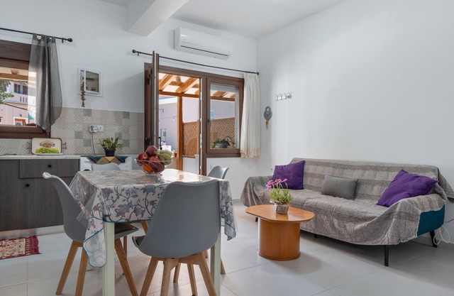 Ferienwohnung 'Iliana 2' mit Bergblick, Wi-Fi und Klimaanlage