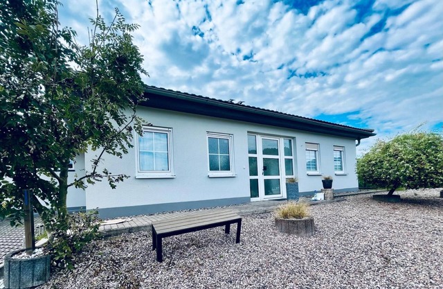 Ferienwohnung 'Im Thüringer Wald' mit Bergblick, privater Terrasse und Wi-Fi