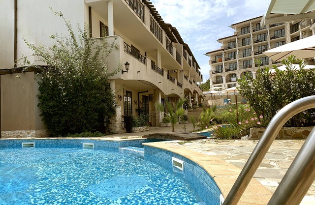 Wohnung in 4 * Hotel und Spar-Komplex "The Cliff" 100m vom Strand entfernt