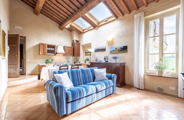 Apartment in a historic Villa "FORIPORTA" view & authentic hospitality in Siena