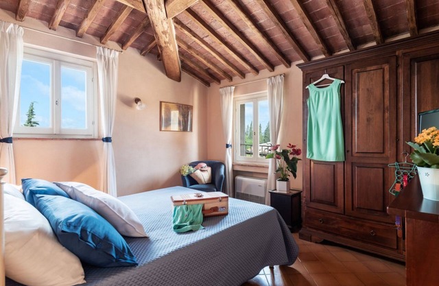 Apartment in a historic Villa "Il Campo" view & authentic hospitality in Siena