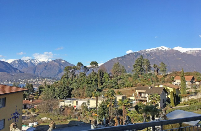 Wohnung an ruhiger Lage mit grosser Terrasse und Aussicht auf die Berge.