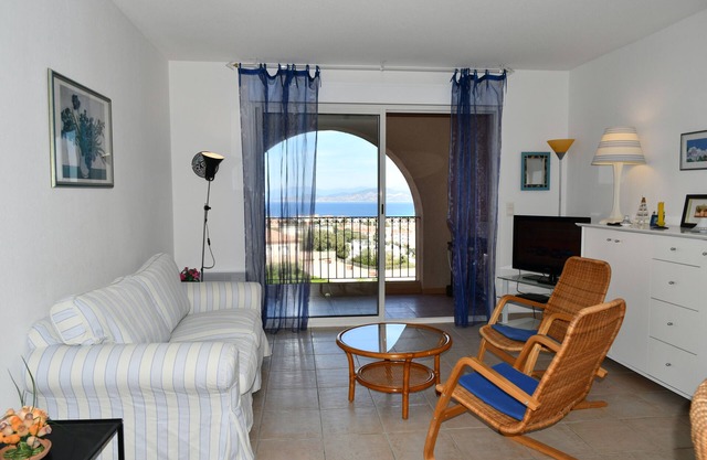 WOHNUNG IN STANDING RESIDENCE MIT POOL