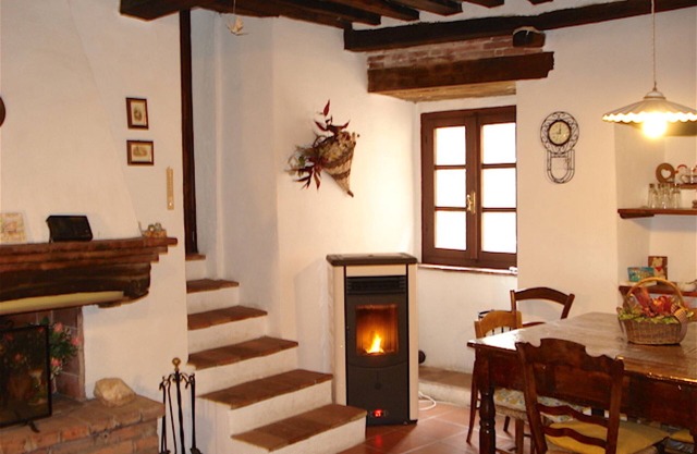 CHARAKTERISTISCHE WOHNUNG IN DER NÄHE DES MEERES UND DER KUNSTSTADT DER TOSKANISCHEN MAREMMA