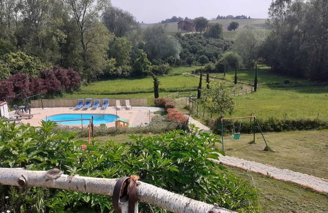 BAUERNHAUS IN DEN HÜGELN DER MONFERRATO