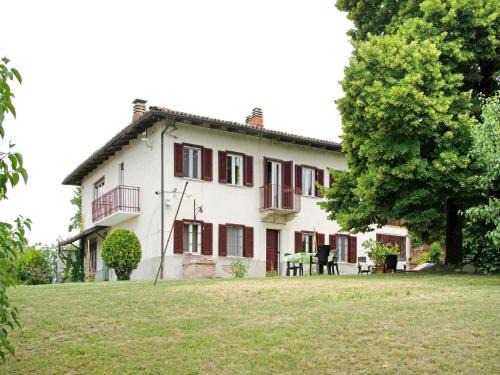 Apartment in Casale with Panoramic Vineyard Views