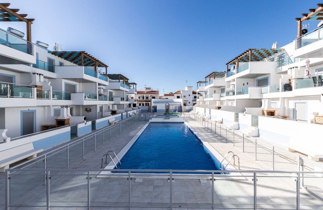 Apartment in condominium with pool 700m from the beach by AlgarveManta (7T3)