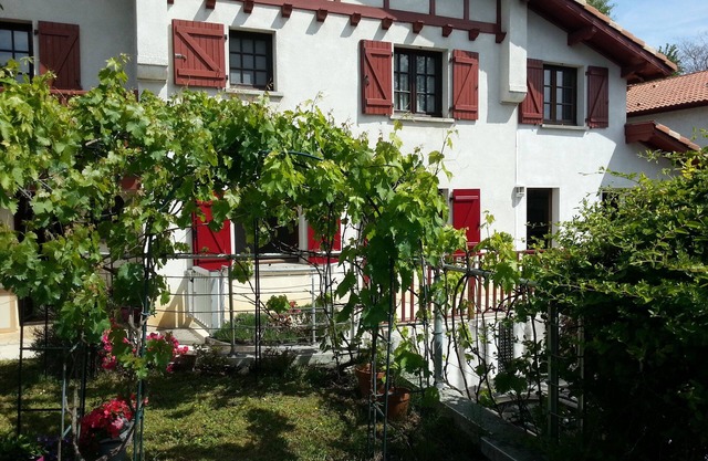 Wohnung in freistehendes Haus, ruhige Wohngegend "L'Orée du Lac"