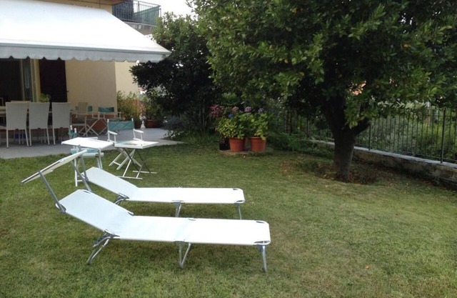 Apartment in early 20th century villa with garden