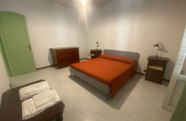 APARTMENT IN EARLY 20TH CENTURY BUILDING