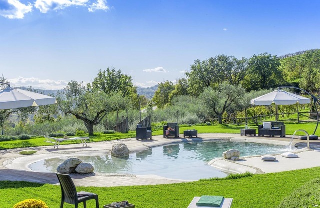 Aufwändiges Ferienhaus in Fermo mit Swimmingpool