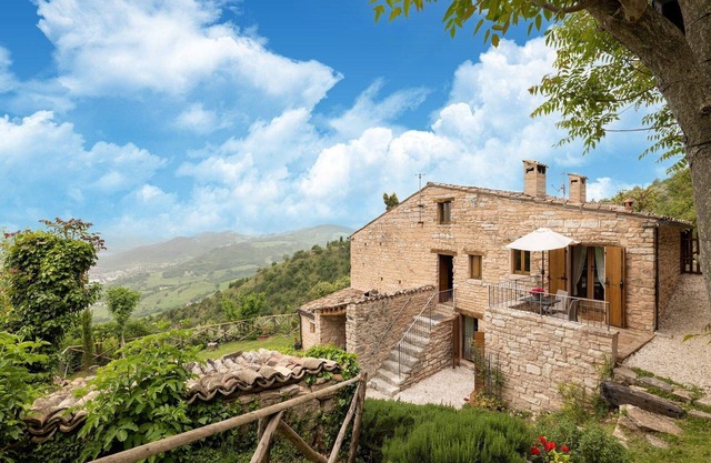Casa vacanze baciata dal sole con piscina
