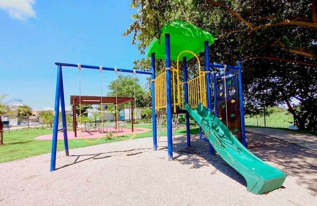 Apartment in gated community with pool