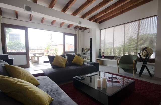 Apartamento en excelente ubicación. Amplio Y Cómodo. Chimenea Y Terraza. Limpiar