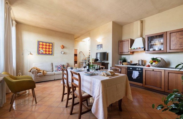 Apartment in historic Villa "Le Contrade": view & authentic hospitality in Siena