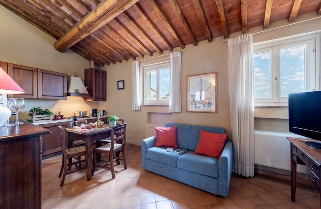 Apartment in historic Villa "IL MANGIA": view & authentic hospitality in Siena