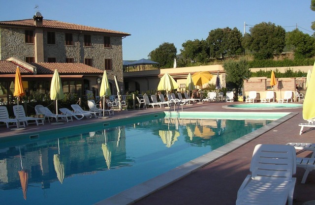 Fewo in Pomaia,familienfreundlich,Dorfnah,Balkon mit Blick,Free Wi-Fi,bis 4 Pers