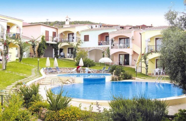 Apartment in Badesi mit Gemeinschaftspool