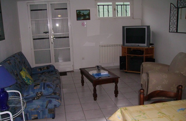 WOHNUNG IN EINZELHAUS
