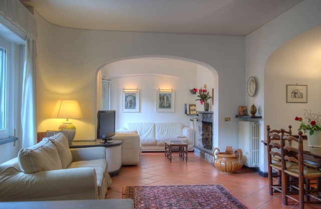 Apartment in villa 5 km from the sea