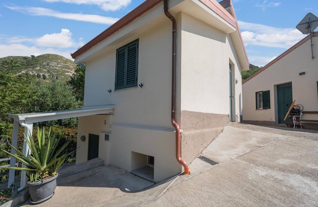 Apartment in Tropea with Mountain Views