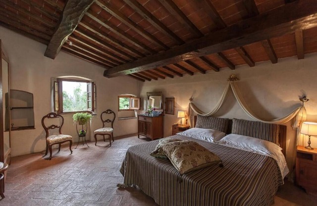 Wohnung im Grünen mit Swimmingpool in der Toskana