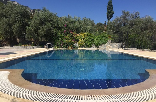 Apartment in Lapta Villa mit privatem Pool und herrlicher Aussicht auf die Berge