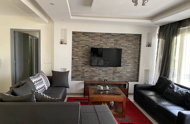 Mermoz neu renovierte Wohnung. Haushälterin