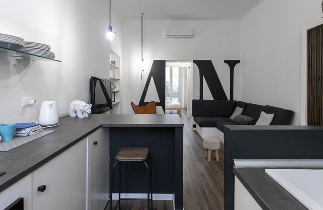 Apartment in Milan with 1 bedroom that can accommodate 2