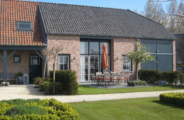 Charmantes Ferienhaus mit Sauna in Zuidzande