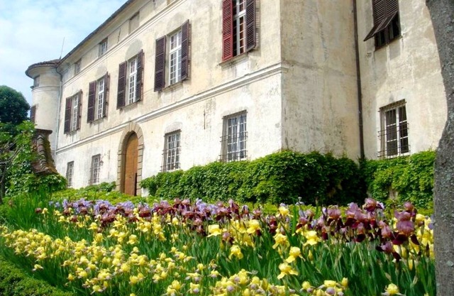 Elegante Schlosswohnung mit großem Garten
