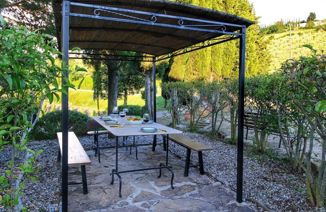 Belvilla by OYO Farmhouse in Radda With Garden
