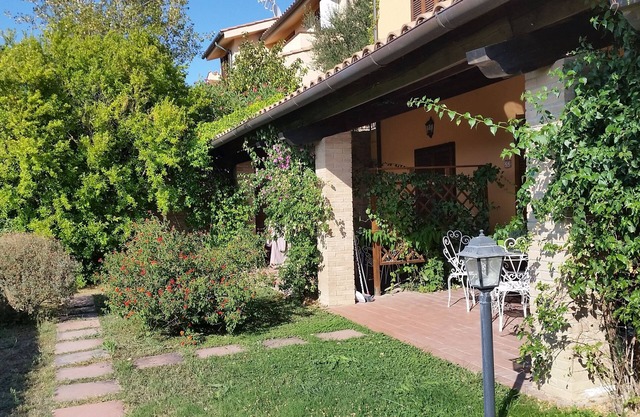Einraum-Fewo in Pomaia,Terrasse, Garten,Dorfnah,Restaurant,Free Wi-Fi,bis 2 Pers