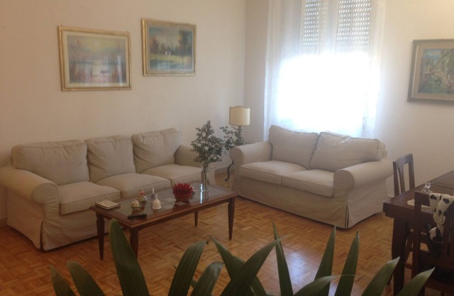 Apartment in the center. 5 min walk to the sea