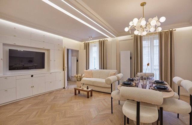 Apartment in the Marais With Air-conditioned