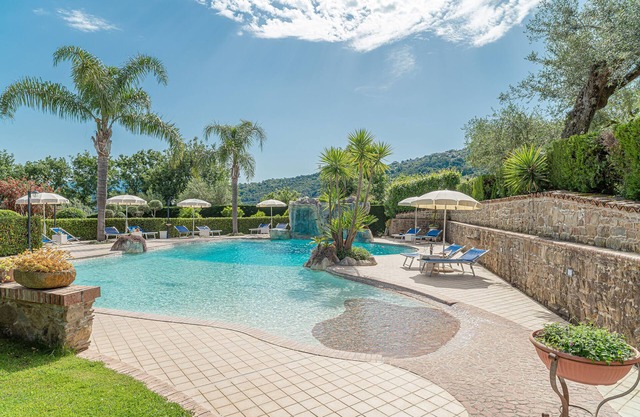 Wohnung in Villa mit Pool
