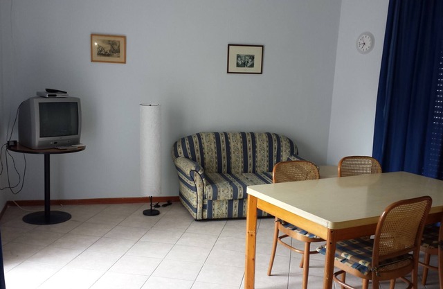 WOHNUNG IN VILLA