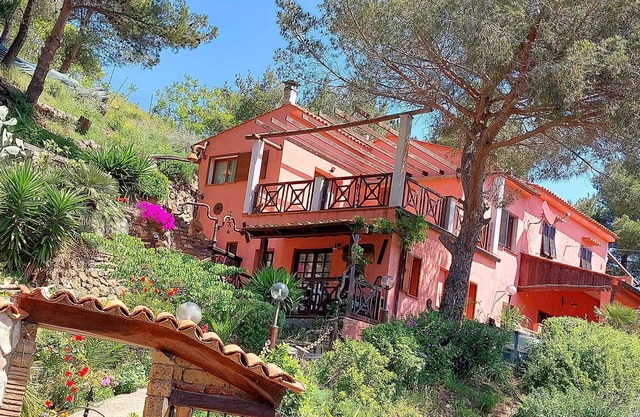 Wohnung in Villa mit Terrasse mit Blick auf das Meer