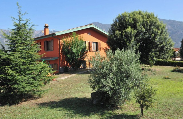 Apartment in villa 15 km from the sea, sleeps 3 with large private garden