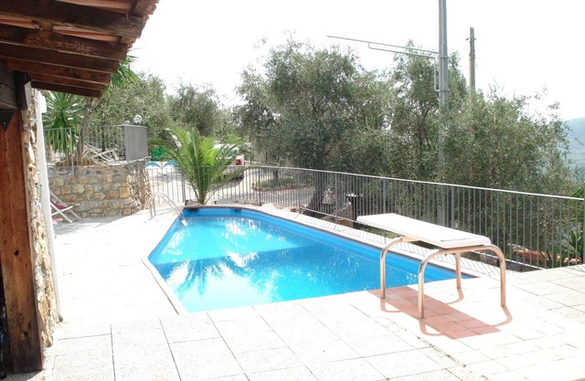 Haus zwischen olivenbaume mit pool 15km vom meer
