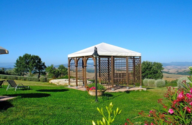 Schöne Wohnung in einem Ferienhaus mit Klimaanlage, W-LAN, Pool, TV, Terrasse, bei San Gimignano
