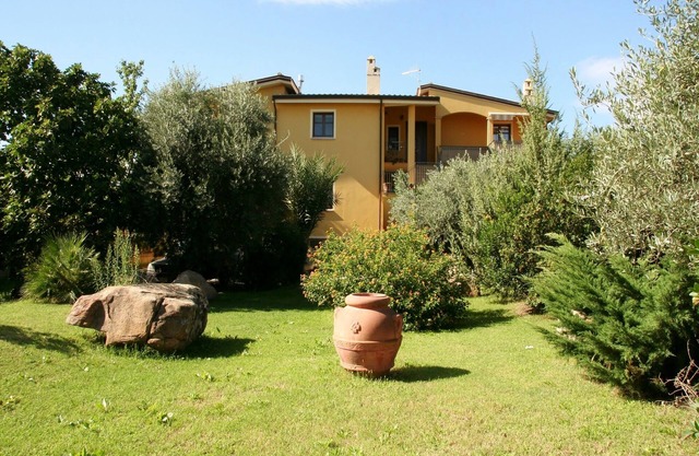 Ferienwohnung in villa mit Garten bis 5 Minuten vom Sandstrand