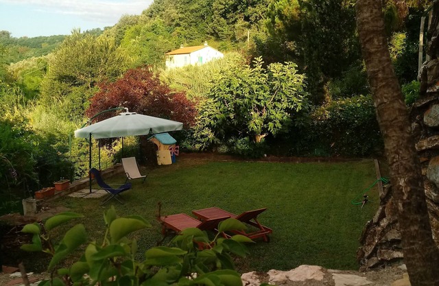 Apartment in Villa auf den Hügeln von Lerici mit Garten und Privatparkplatz