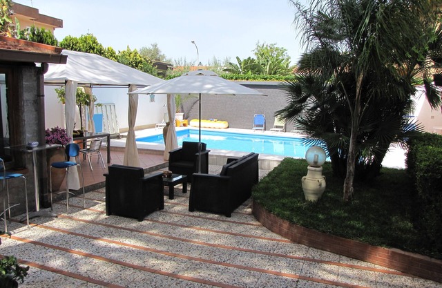 Wohnung in Wohnvilla von rd. 250 privates Schwimmbad, exklusive Nutzung.