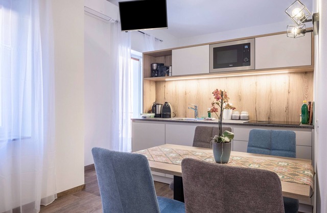 Ferienwohnung "Isabel" mit Bergblick, französischem Balkon & Wi-Fi